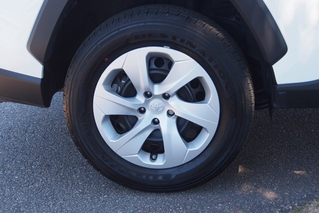 Used 2024 Toyota RAV4 LE FWD image 9