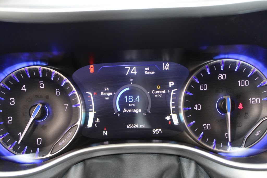 Used 2024 Chrysler Pacifica Touring-L FWD image 35