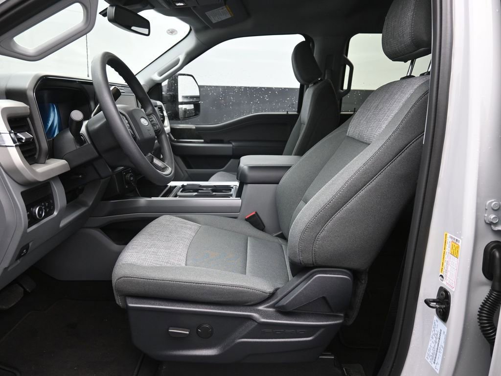 Certified 2025 Ford F250 XLT w/ Black Appearance Package image 21