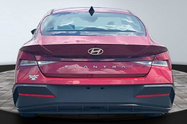 Used 2024 Hyundai Elantra SEL FWD image 4