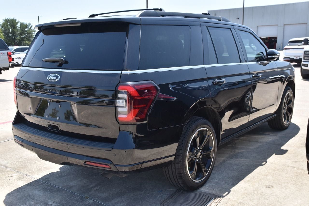 Certified 2024 Ford Expedition Limited RWD image 5