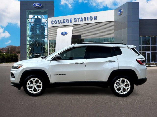 Used 2024 Jeep Compass Latitude AWD/4WD image 4