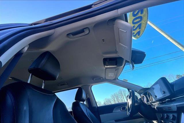 Used 2022 Kia Carnival LX image 24