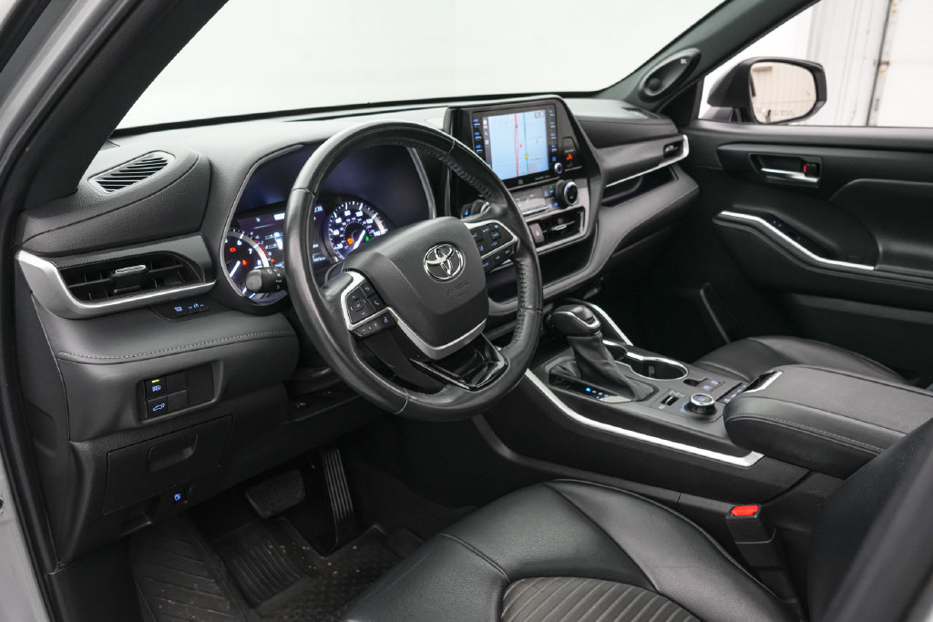 Used 2022 Toyota Highlander XSE AWD/4WD image 12