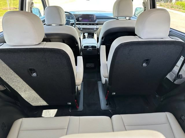 Used 2024 Kia Telluride EX w/ EX Captain's Chair Package AWD/4WD image 13