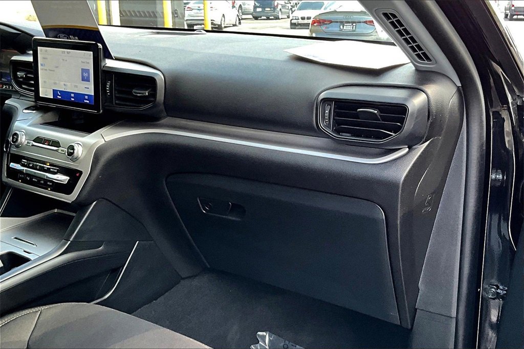 Certified 2022 Ford Explorer XLT w/ Class IV Trailer Tow Package image 15