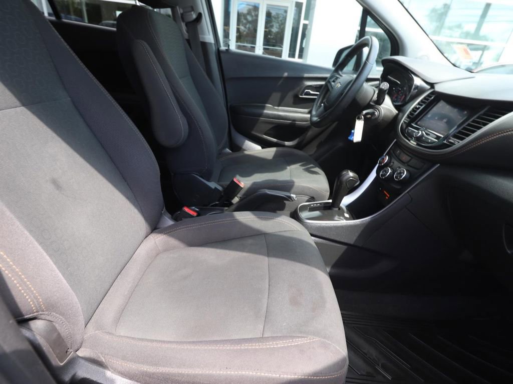 Used 2020 Chevrolet Trax LS w/ Tint and Cruise Package image 15
