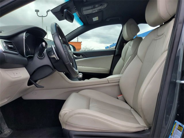 Used 2022 Genesis G70 2.0T image 6