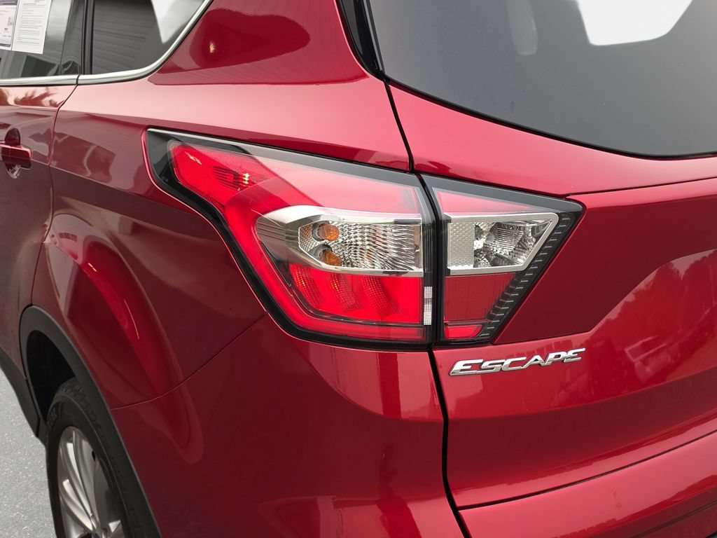 Certified 2018 Ford Escape Titanium AWD/4WD image 31