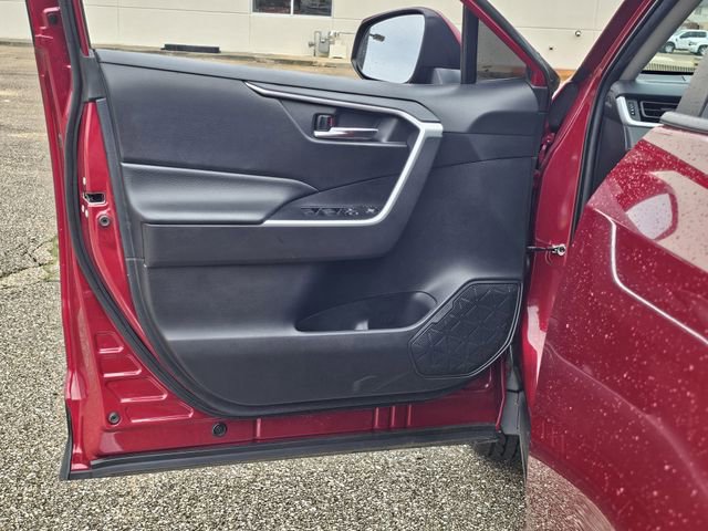 Used 2021 Toyota RAV4 XLE image 15