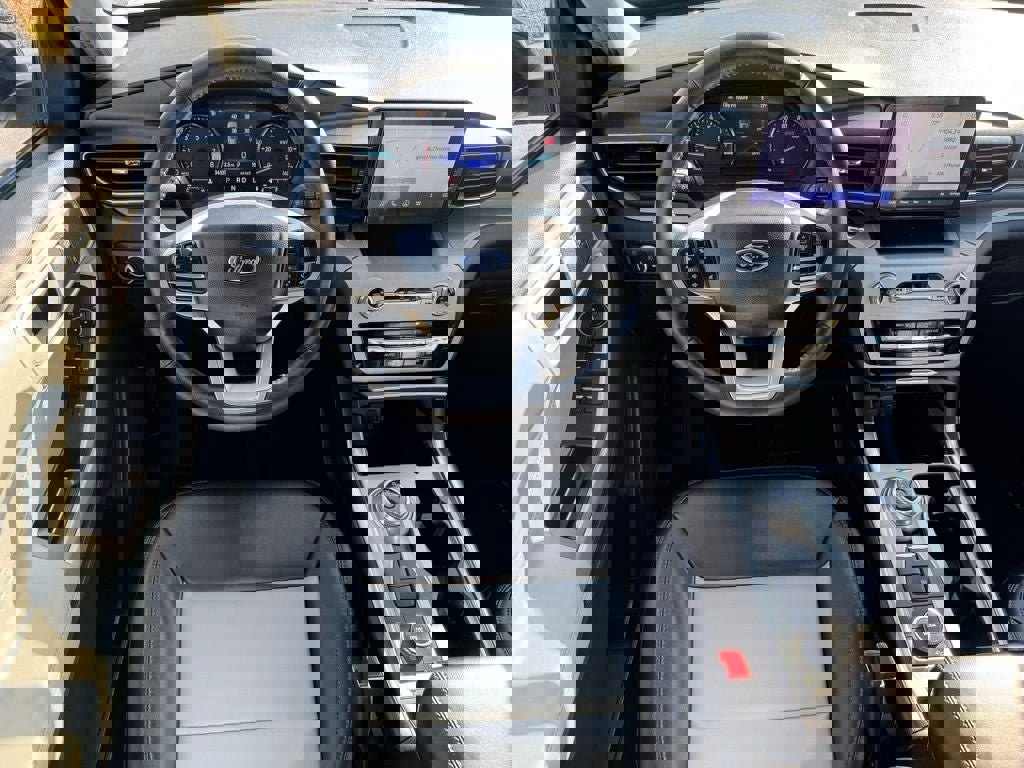 Certified 2023 Ford Explorer XLT w/ Equipment Group 202A image 15