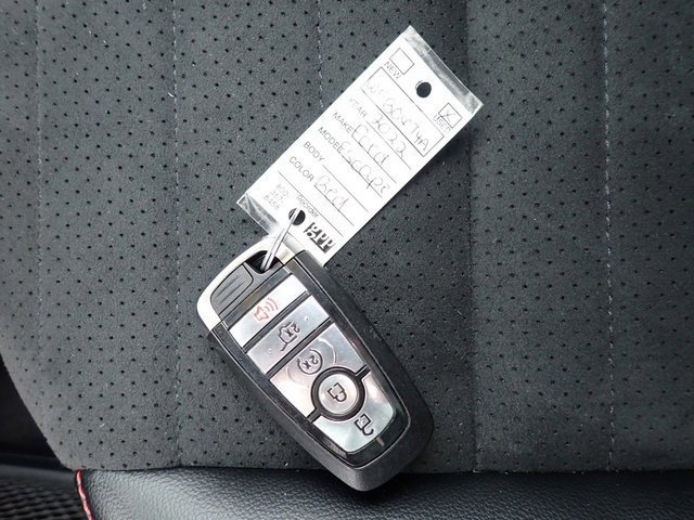 Certified 2022 Ford Escape SEL w/ SEL Stealth AWD Package image 30