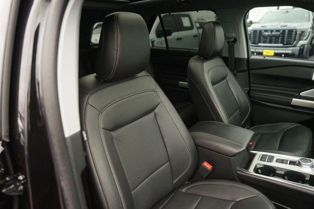 Certified 2023 Ford Explorer Limited w/ Limited Technology Package RWD image 22