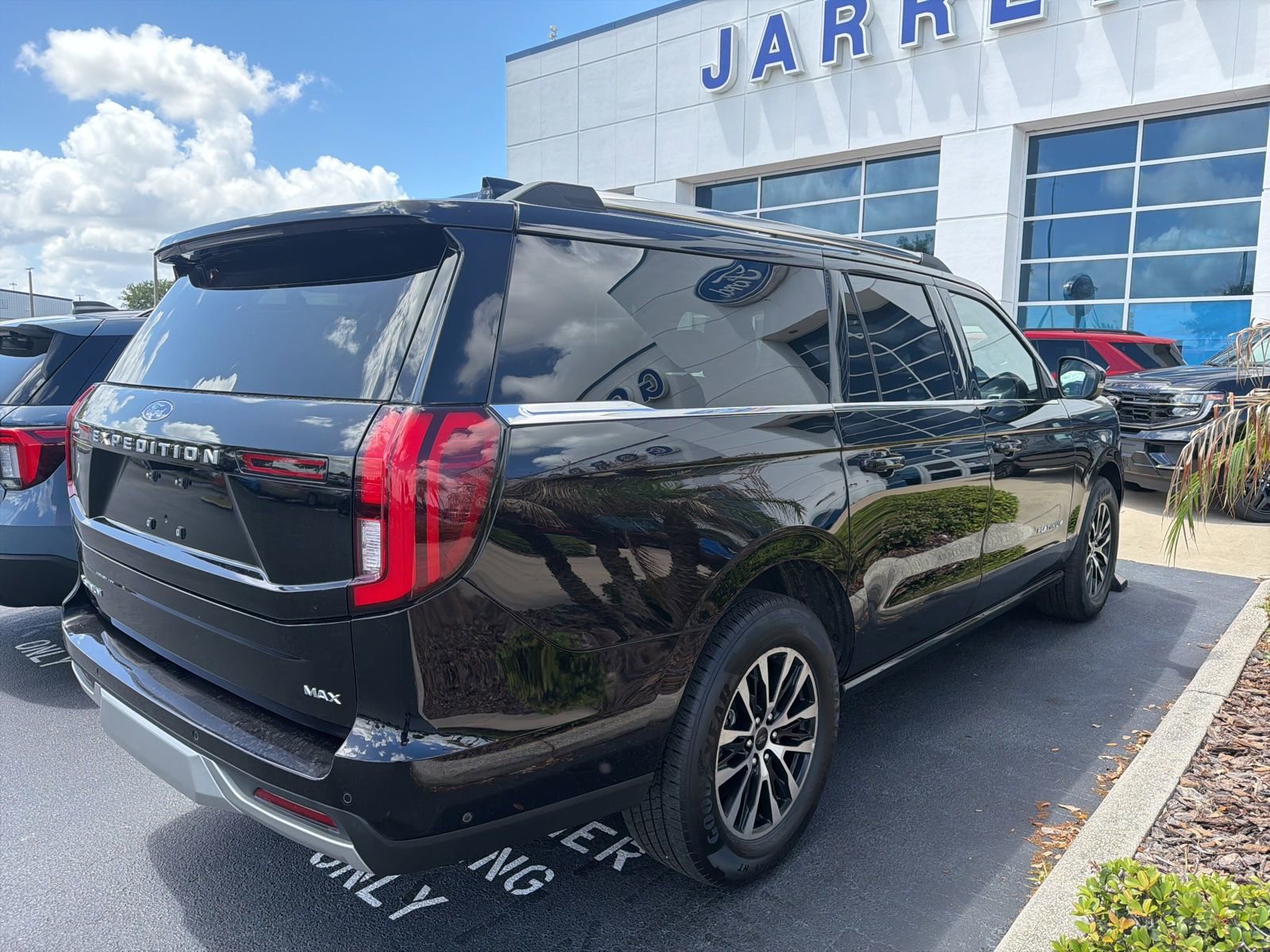 Certified 2025 Ford Expedition Max Platinum image 3