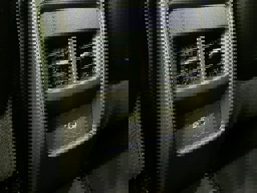 Used 2025 Cadillac XT4 Premium Luxury image 16