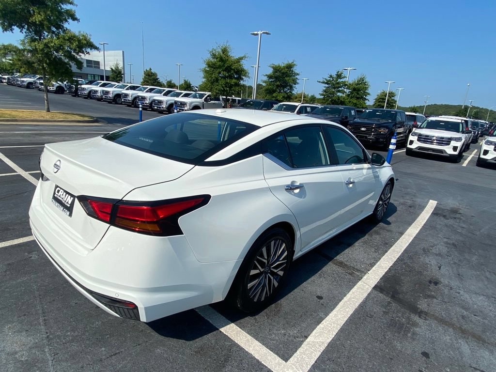 Used 2025 Nissan Altima 2.5 SV FWD image 7