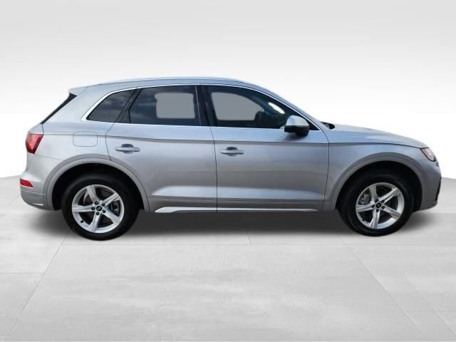 Used 2023 Audi Q5 2.0T Premium w/ Convenience Package image 6
