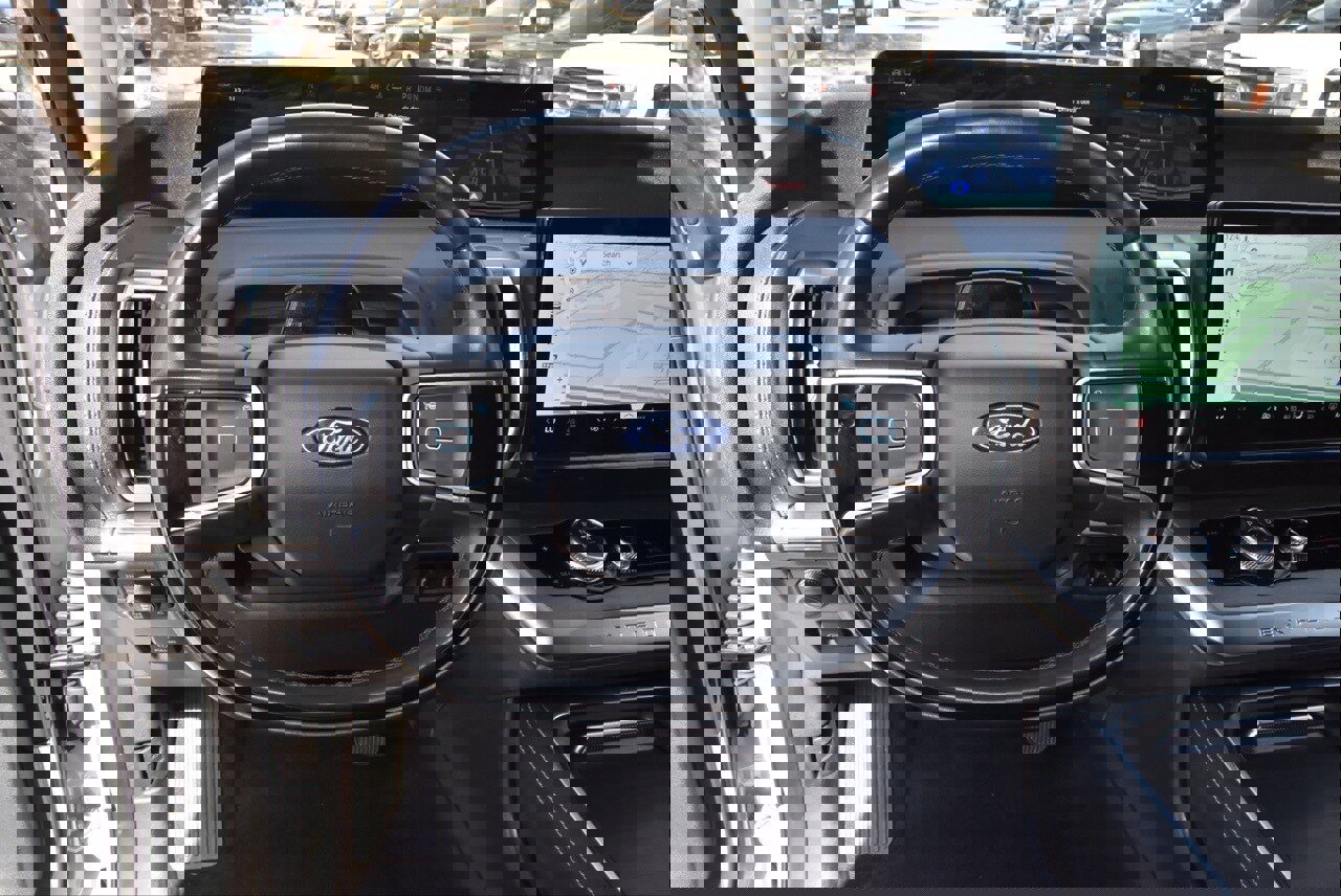 Certified 2025 Ford Expedition Platinum image 24