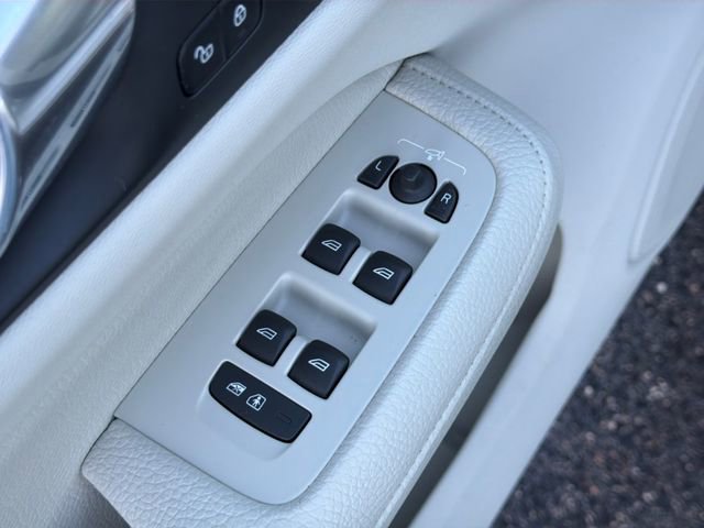 Used 2022 Volvo S60 T8 Inscription w/ Climate Package image 24