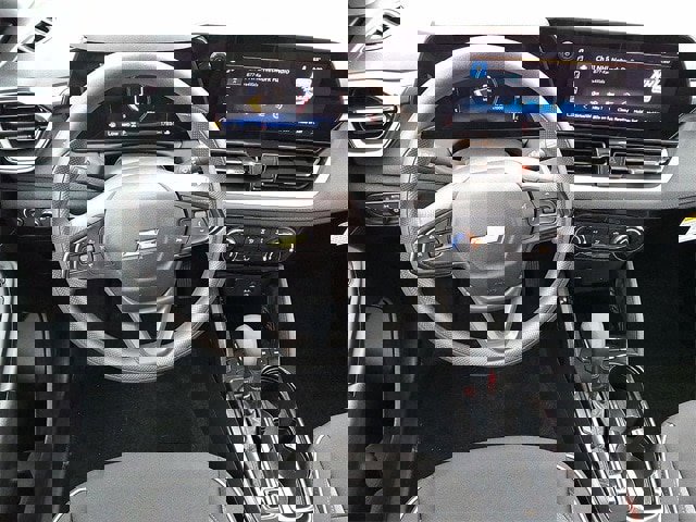 Used 2024 Chevrolet TrailBlazer LT image 25