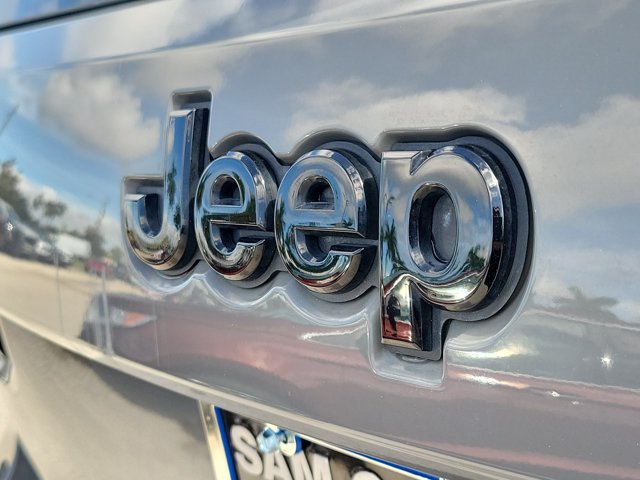 Used 2021 Jeep Grand Cherokee Laredo X AWD/4WD image 6