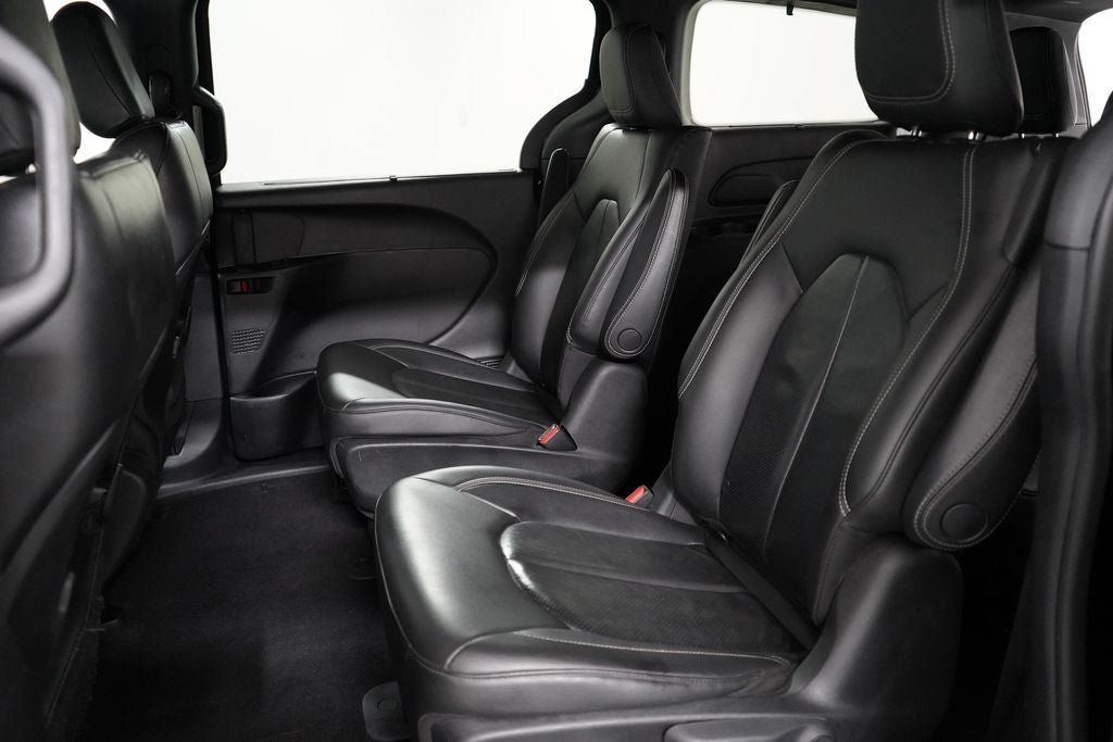 Used 2020 Chrysler Pacifica Touring-L w/ S Appearance Package FWD image 19
