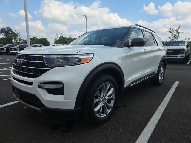 Certified 2021 Ford Explorer XLT w/ Equipment Group 202A AWD/4WD image 2