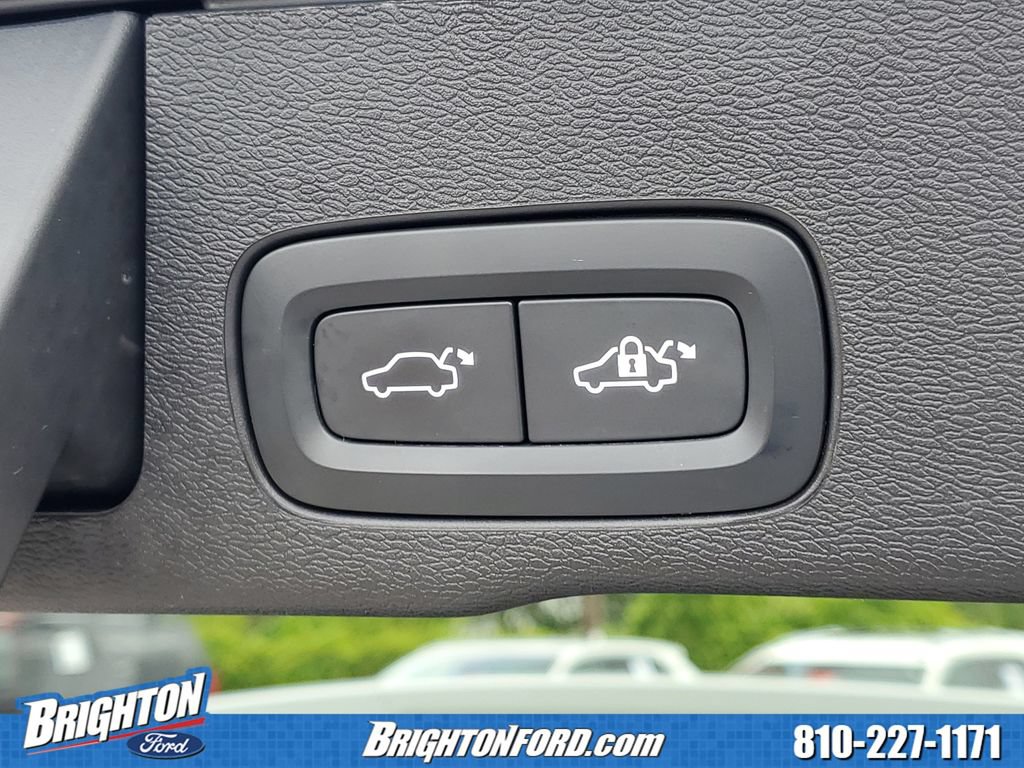 Used 2023 Volvo XC60 B5 Plus AWD/4WD image 8