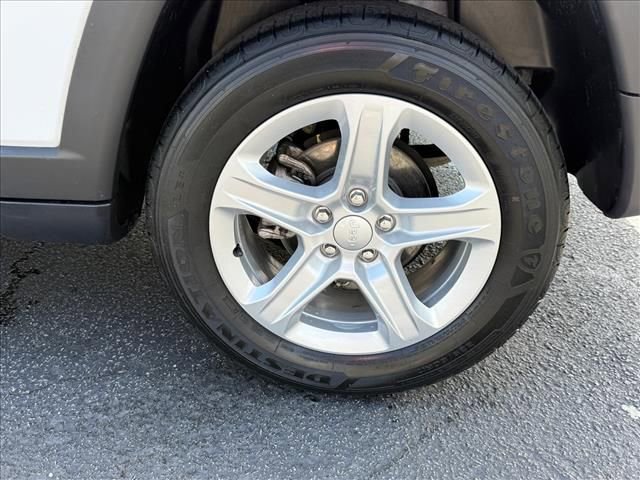 Used 2023 Jeep Compass Sport AWD/4WD image 15