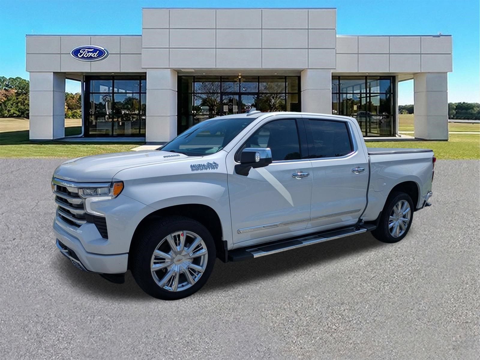 Used 2024 Chevrolet Silverado 1500 High Country w/ High Country Premium Package AWD/4WD image 4