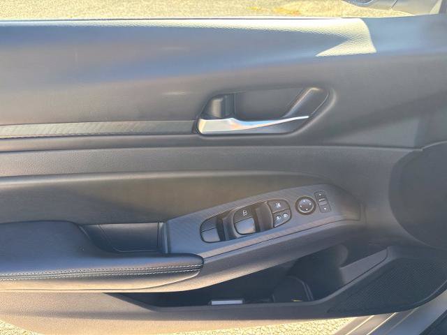 Used 2024 Nissan Altima 2.5 SV FWD image 23