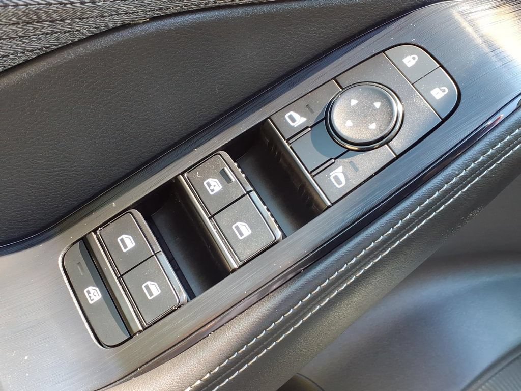 Used 2023 Nissan Rogue SV AWD/4WD image 18