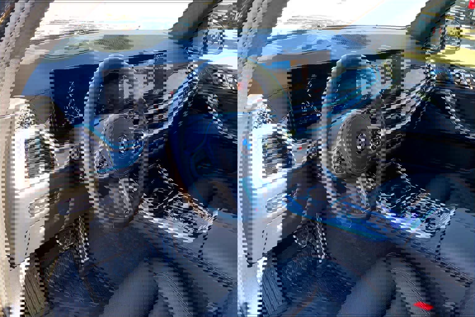 Used 2025 BMW X7 xDrive40i w/ Executive Package image 17