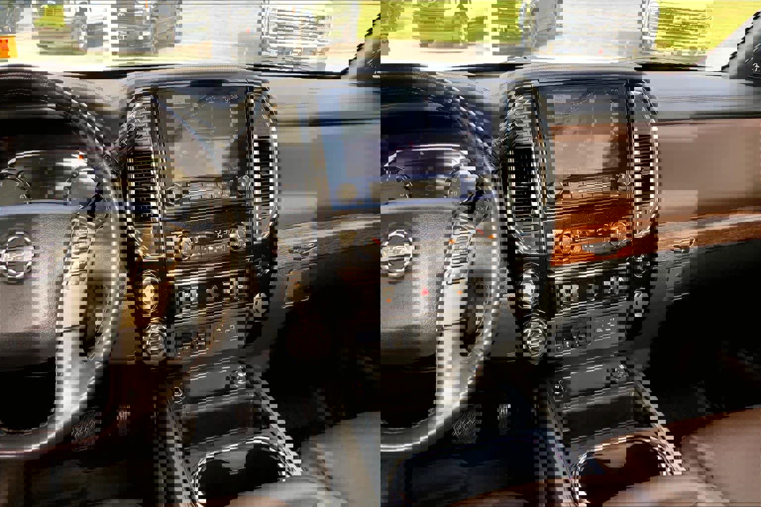 Used 2023 Nissan Titan Platinum Reserve w/ Moonroof Package image 7