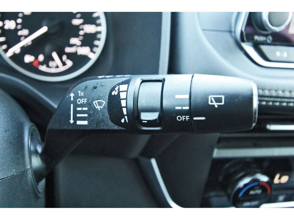 Used 2023 Nissan Rogue SV FWD image 17