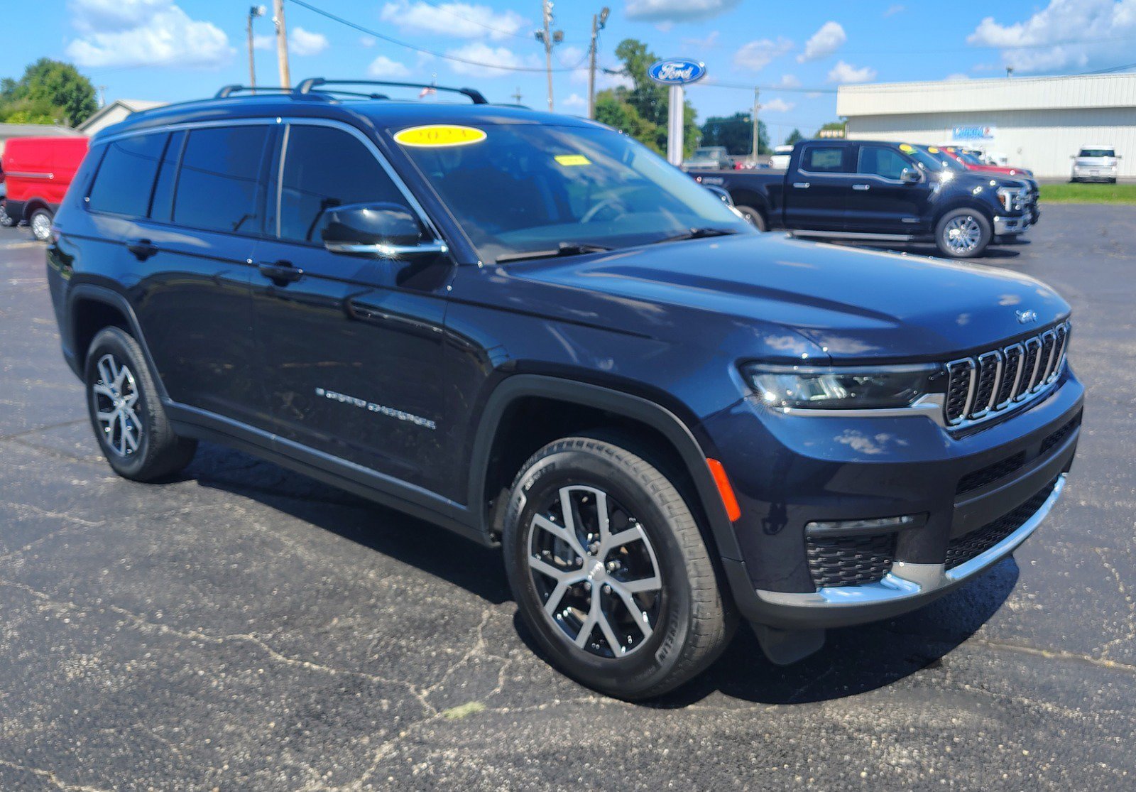 Used 2023 Jeep Grand Cherokee L Limited AWD/4WD image 3