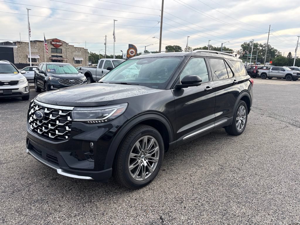 Certified 2025 Ford Explorer Platinum AWD/4WD image 3