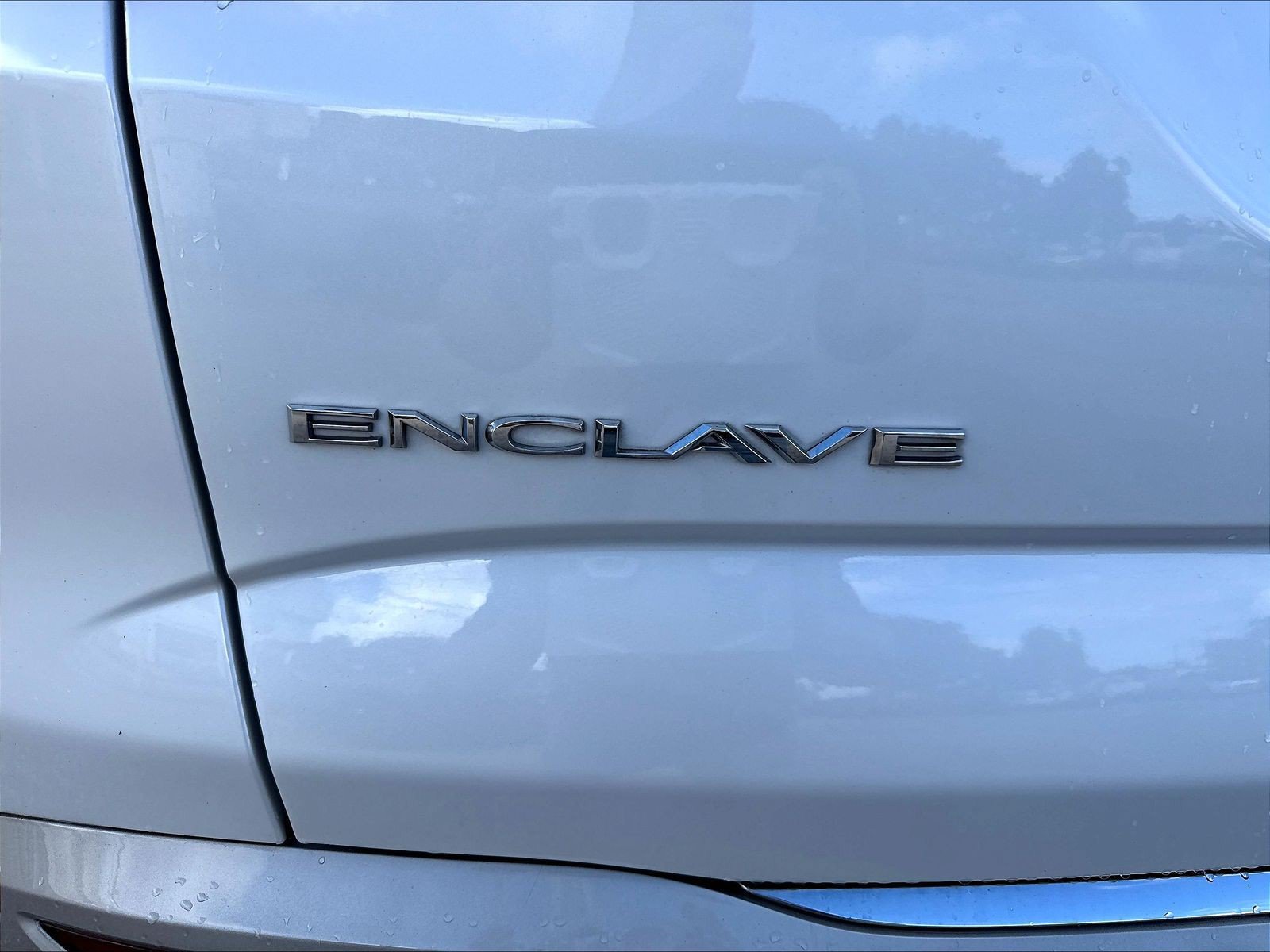 Used 2020 Buick Enclave Essence w/ Sound and Sites Package FWD image 28