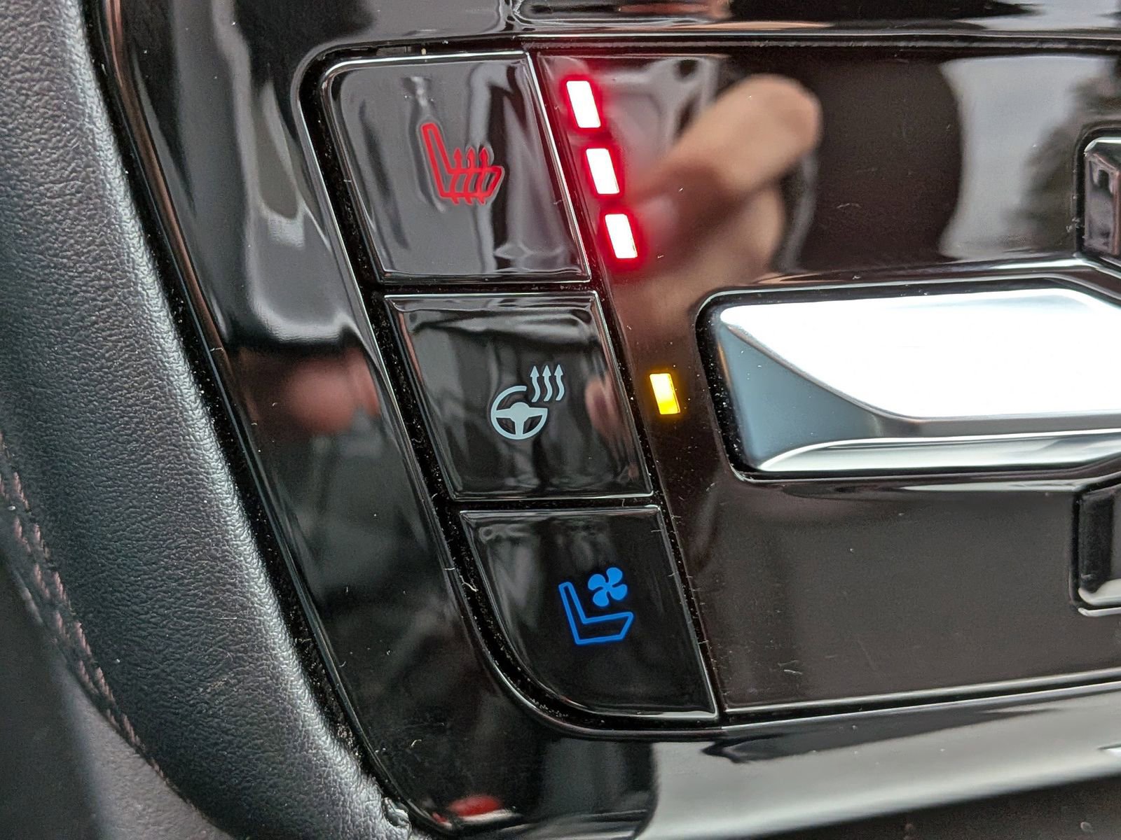 Certified 2023 Ford Explorer Platinum w/ Technology Package image 28