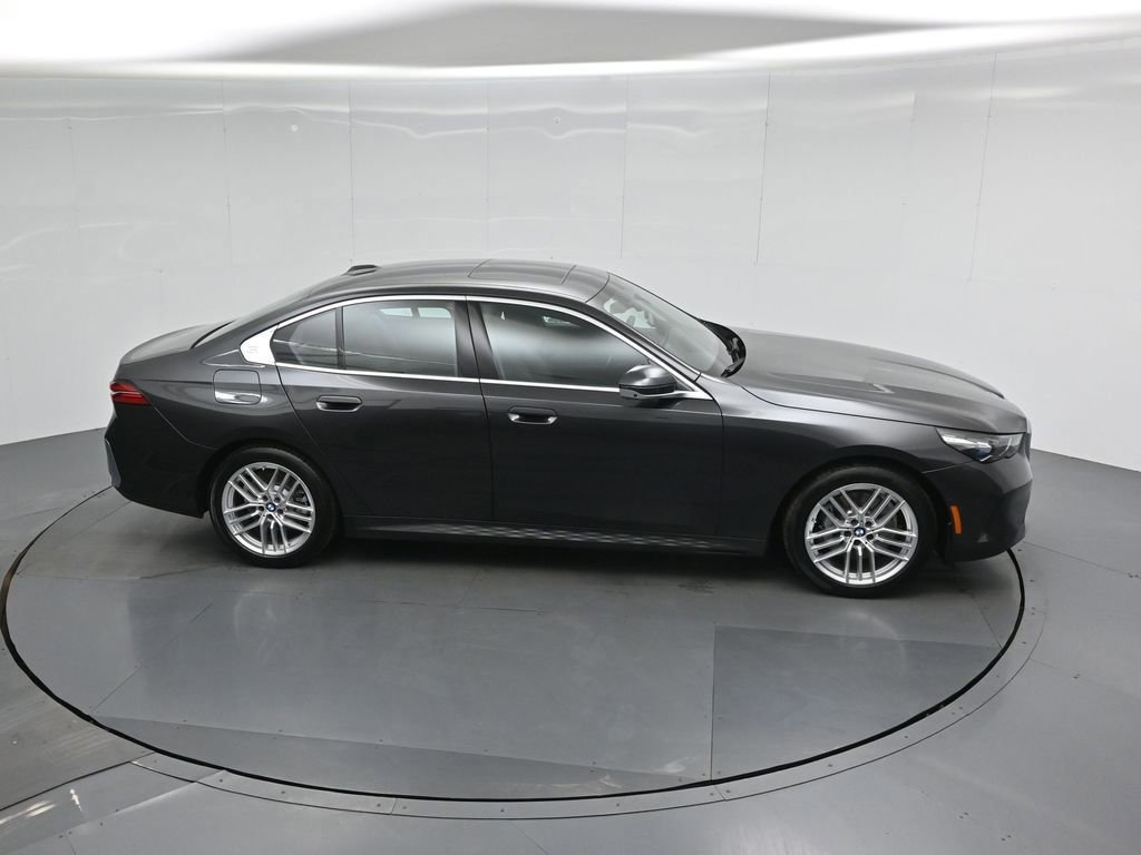 Used 2025 BMW 530i image 11