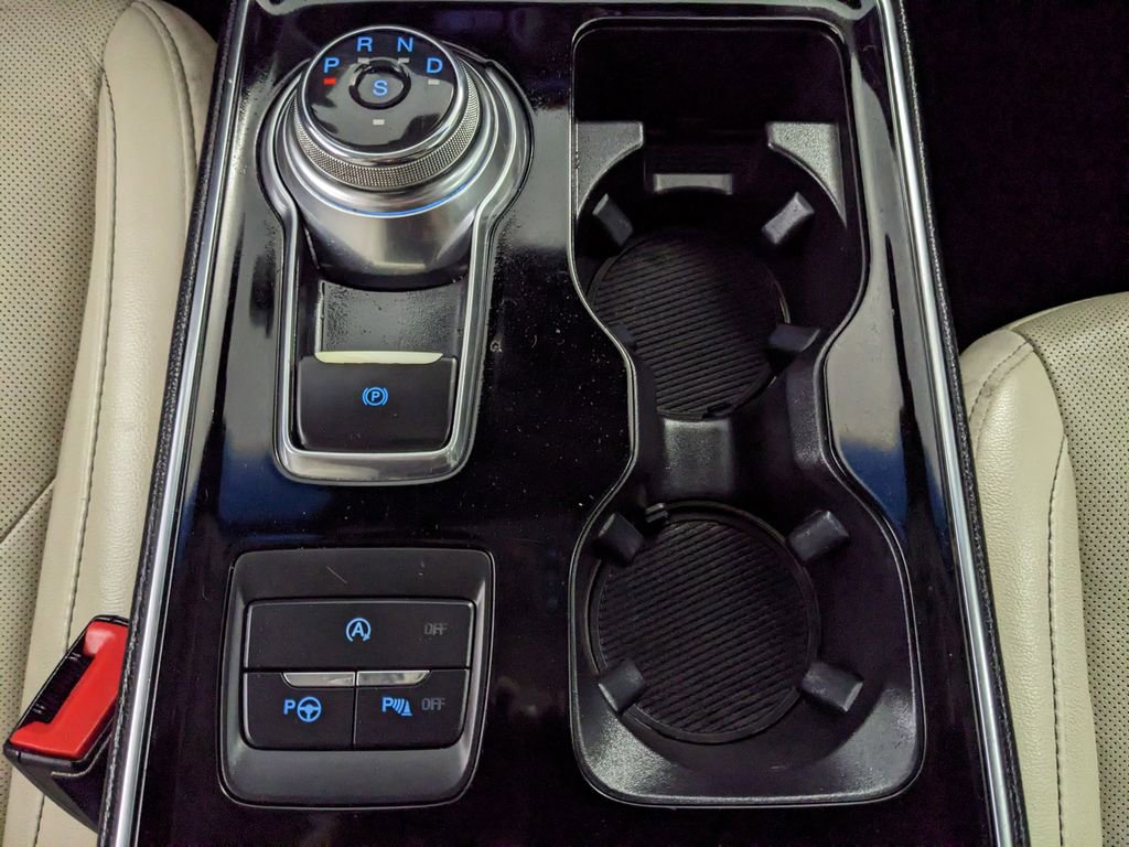Certified 2019 Ford Edge Titanium w/ Equipment Group 301A AWD/4WD image 9