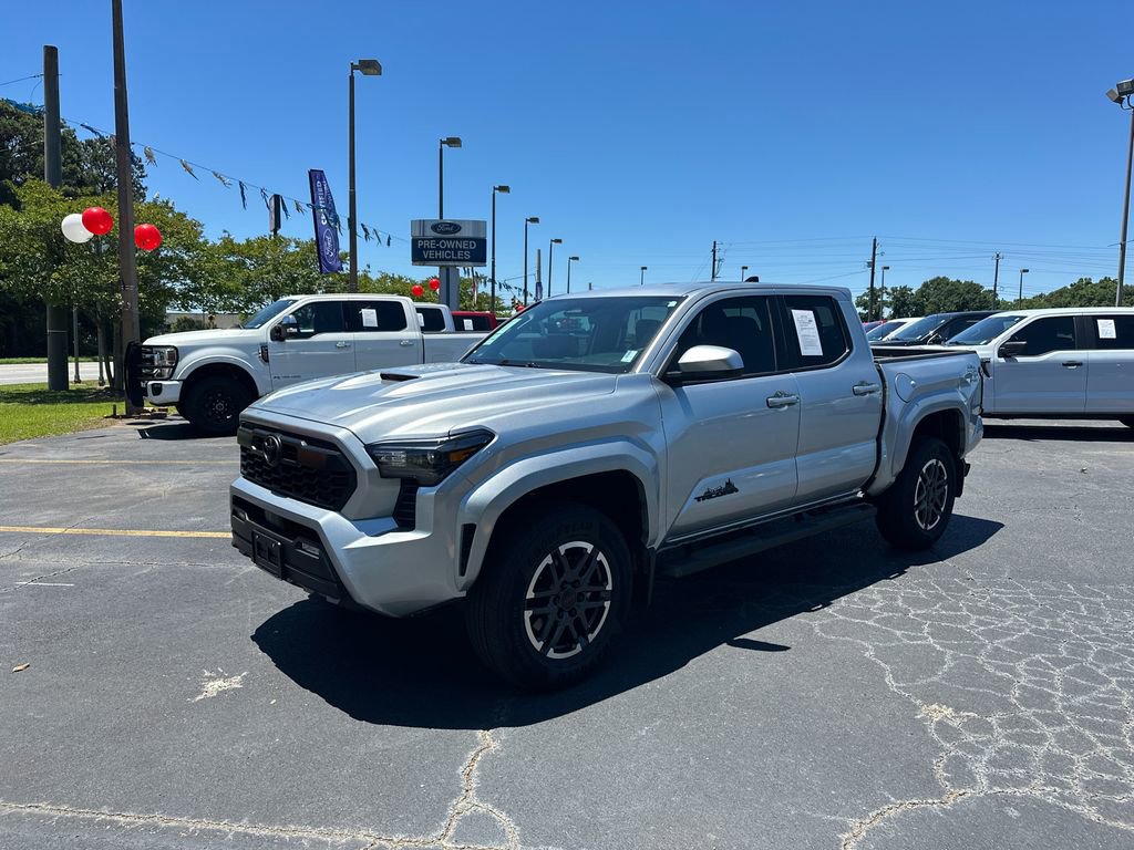 Used 2025 Toyota Tacoma TRD Sport AWD/4WD image 3