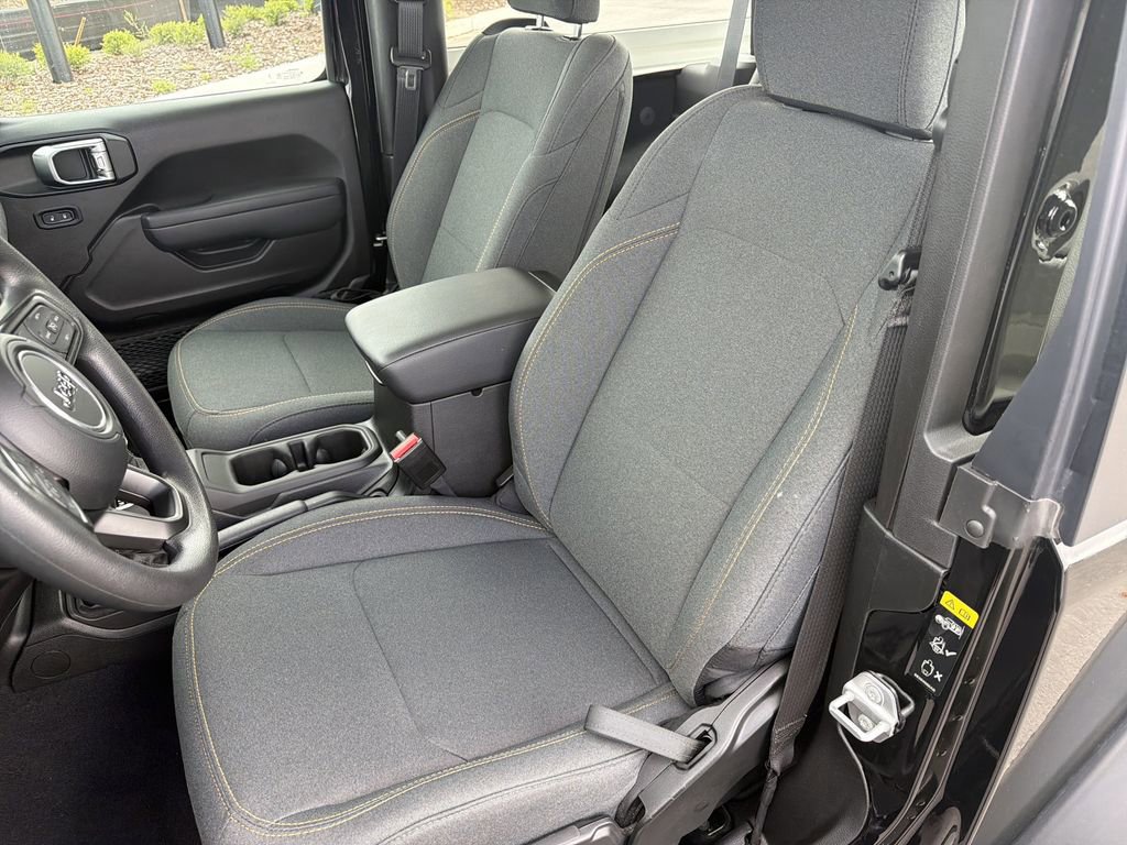 Used 2025 Jeep Wrangler Sport image 16