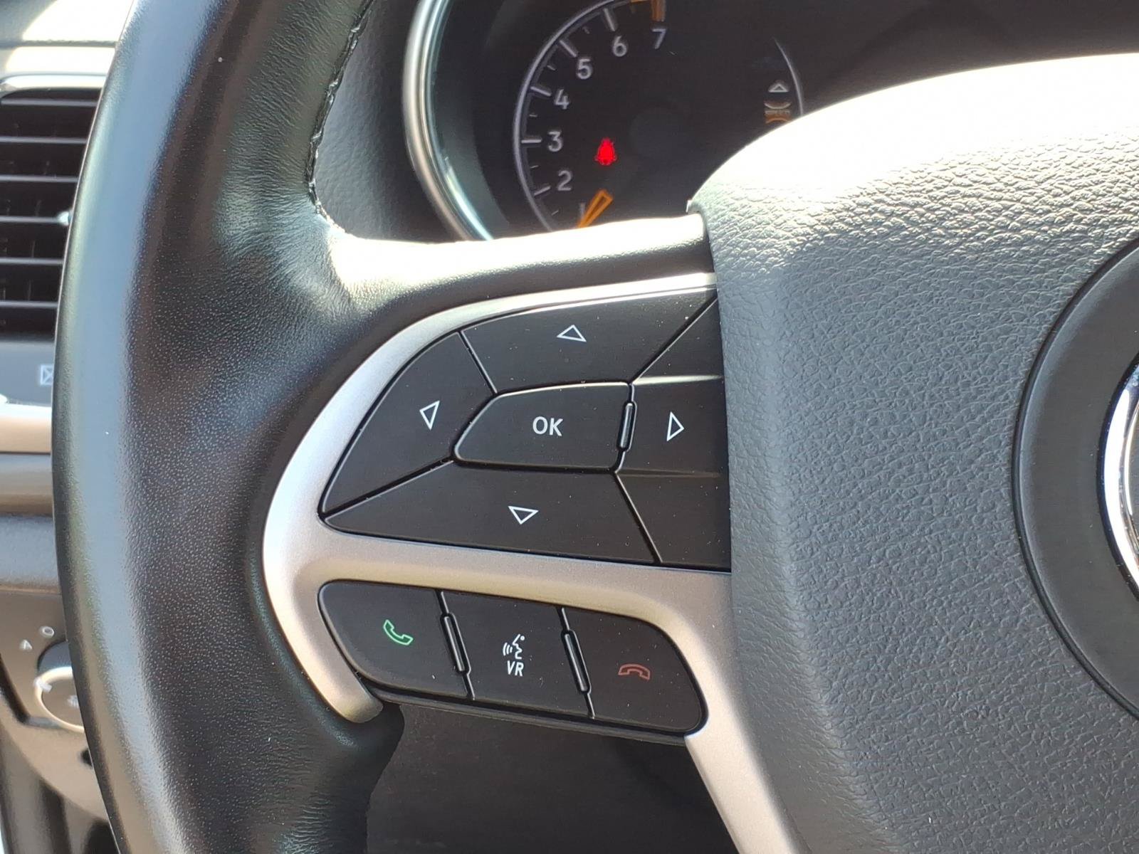 Used 2022 Jeep Grand Cherokee Laredo X AWD/4WD image 16