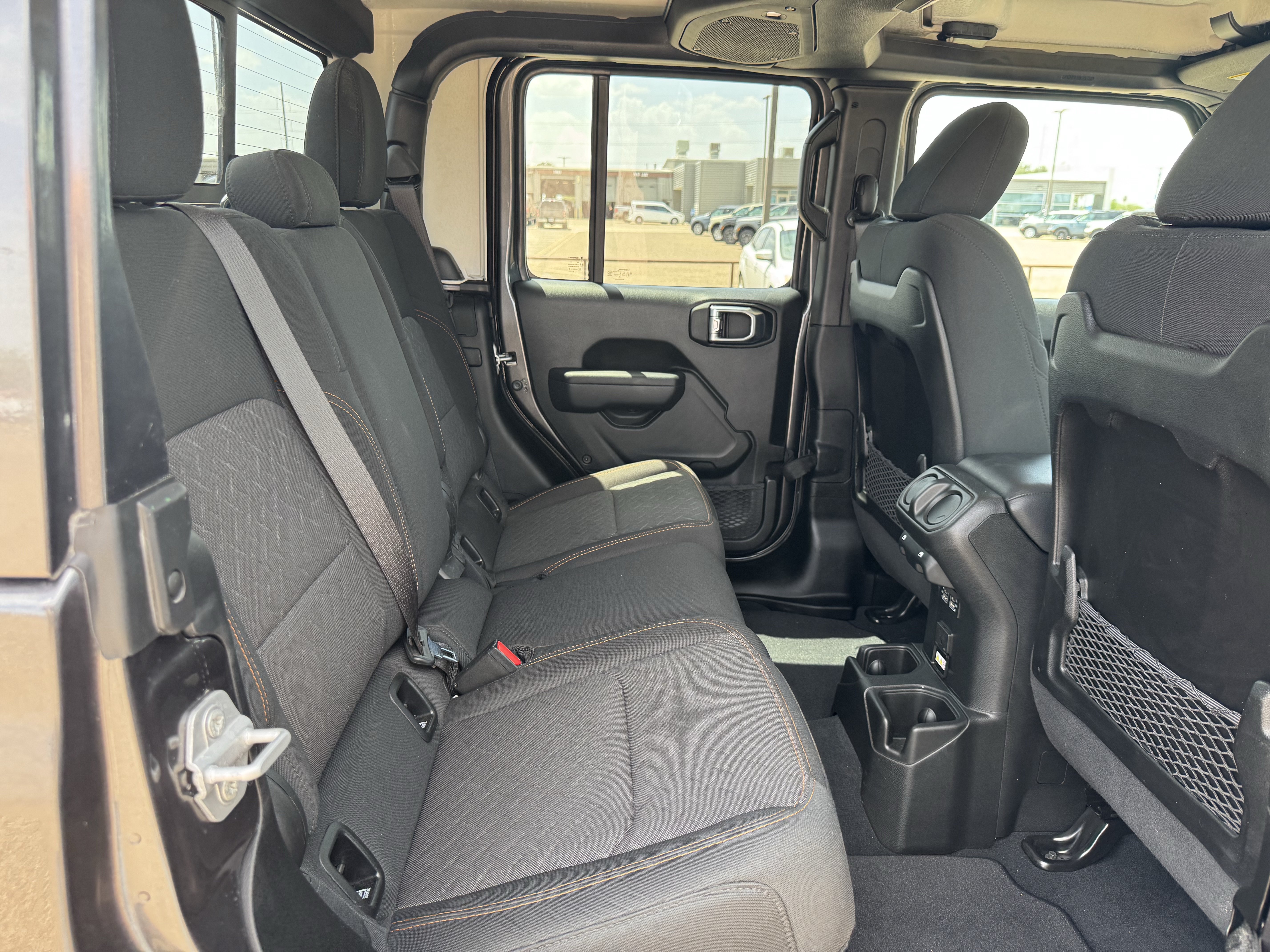 Used 2025 Jeep Gladiator Mojave AWD/4WD image 31