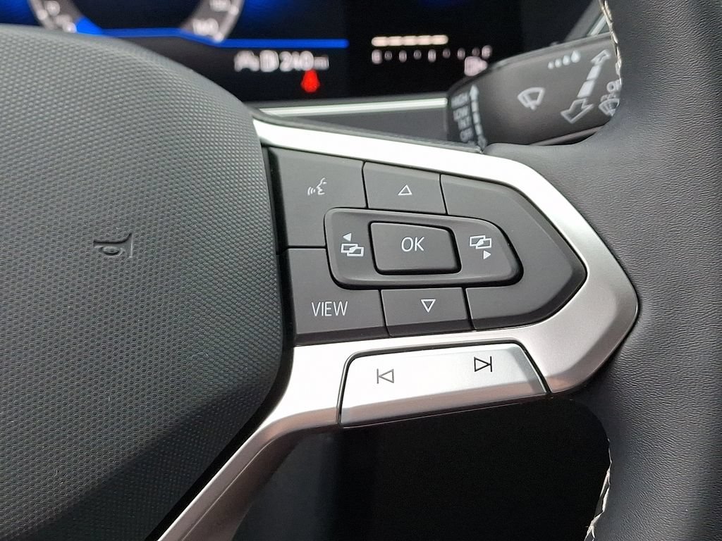 Used 2022 Volkswagen Tiguan SE AWD/4WD image 22
