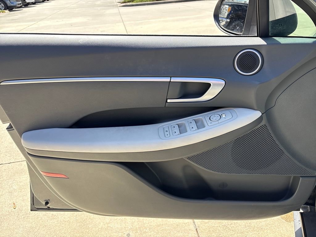 Used 2023 Hyundai Sonata SE w/ Cargo Package image 15