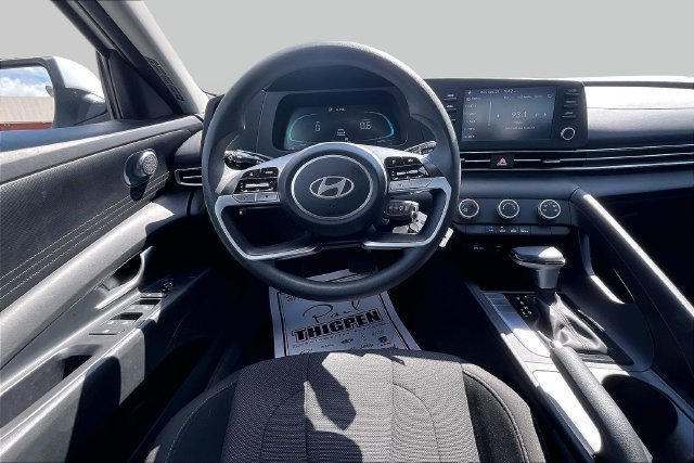 Used 2024 Hyundai Elantra SE FWD image 6