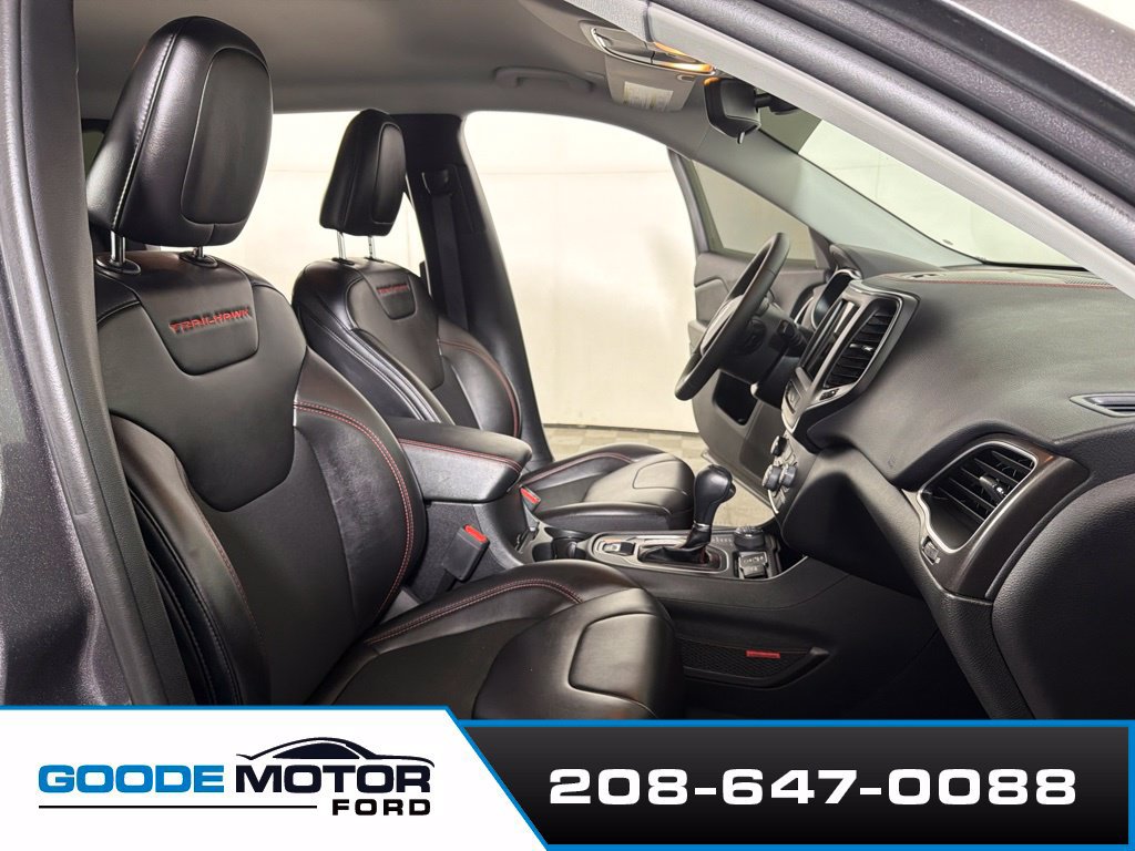Used 2021 Jeep Cherokee Trailhawk AWD/4WD image 23