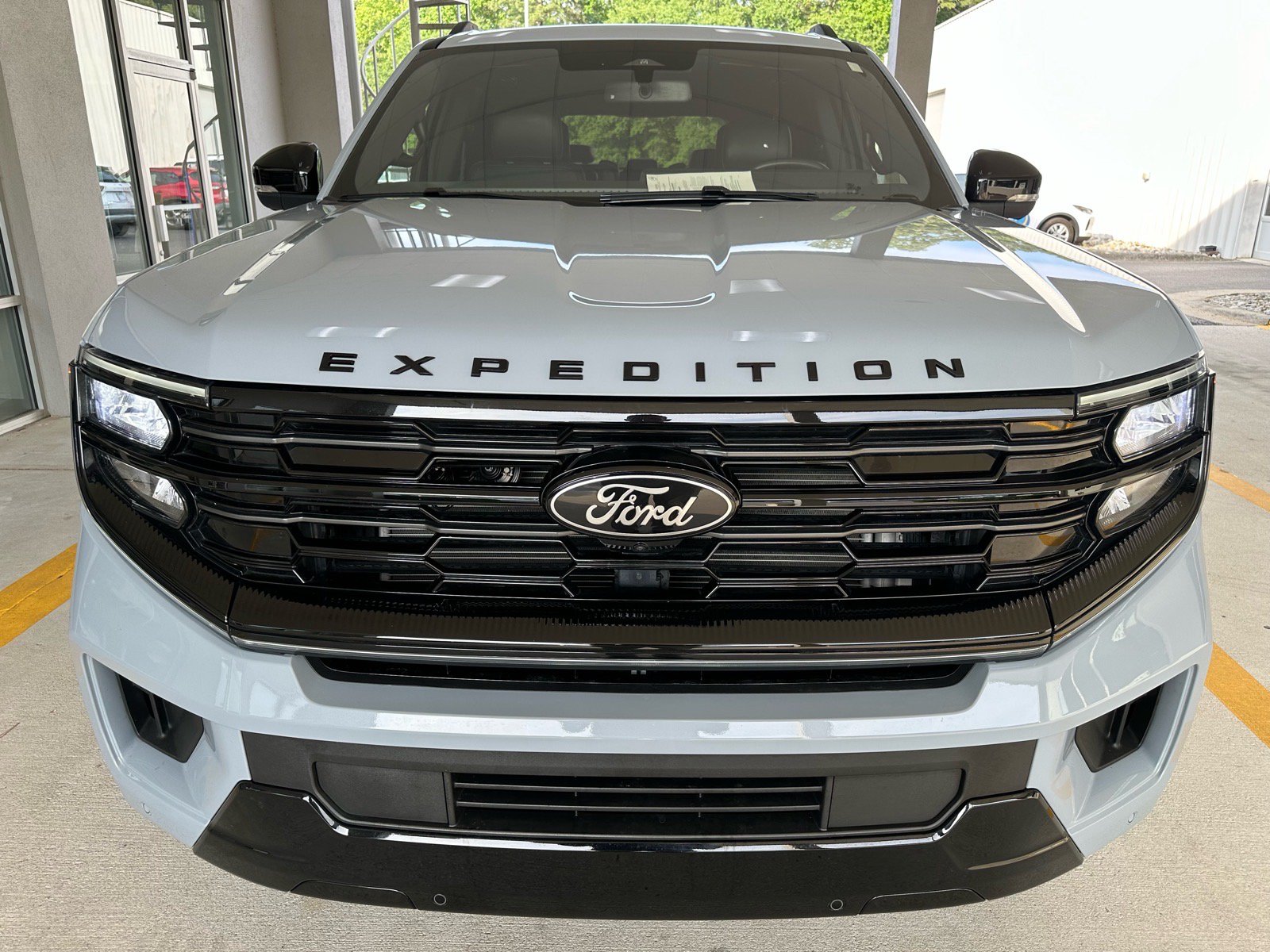 Certified 2025 Ford Expedition Platinum w/ Stealth Performance Package AWD/4WD image 8